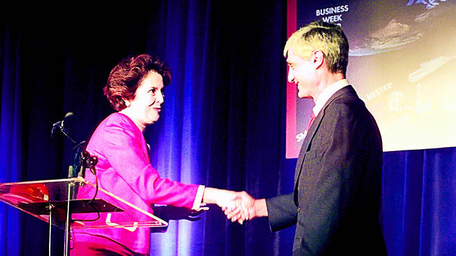 Aida Alvarez, head of the Small Business Administration, shakes hands with Treasury Secretary Robert Rubin during a Small Business Week event in 1999.