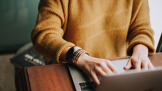 8 Ways to Save on a College Budget