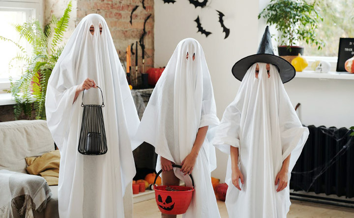Trick or Treating ghosts
