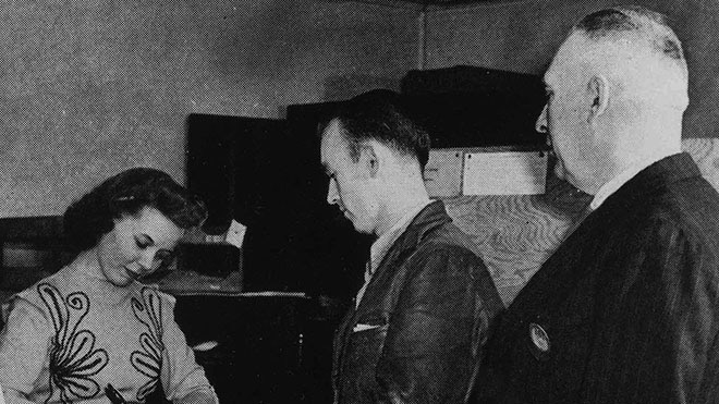 Members in a teller line at Boeing Employees' Credit Union